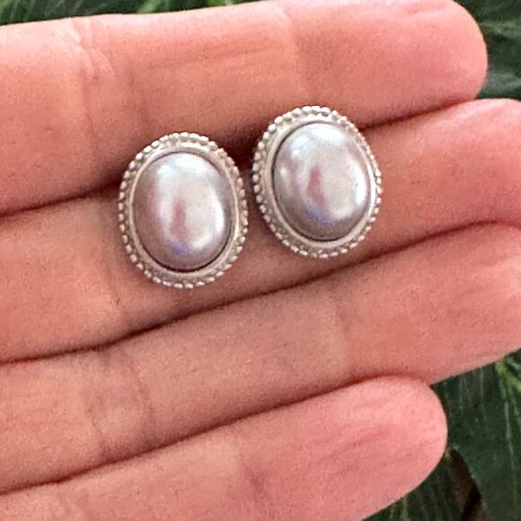 BOGO FREE BEADED PEARL STUD EARRINGS - Picture 1 of 7